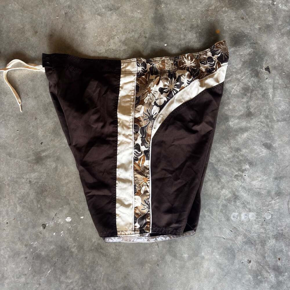 Breakwater Men's Floral Hawaiian Panel Mesh Lined Swim Trunks